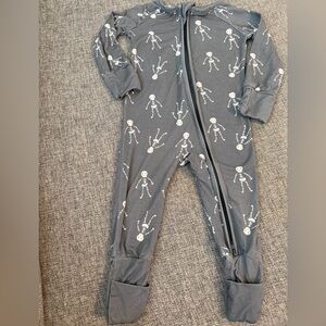 Little One Shop Gray Skeleton Bamboo Kids 2 way Zip One-Piece Pajamas size 3-6m